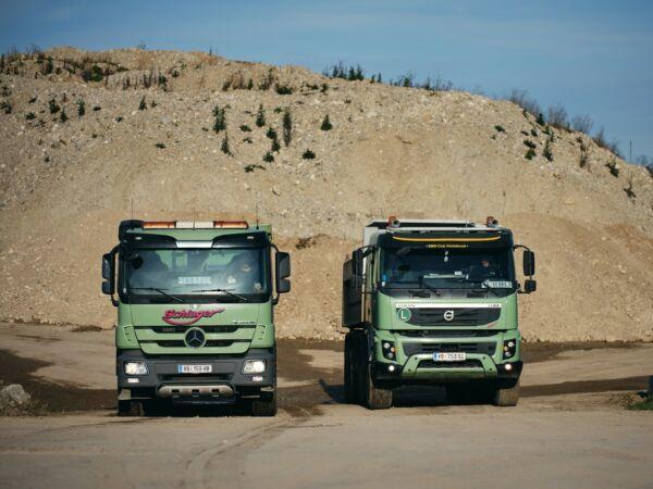 LKW Lastkraftwagen für Abtransport von Aushub bei Erdarbeiten